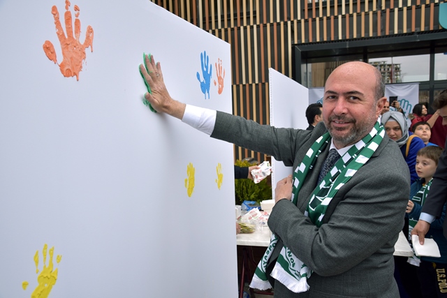 SOBE sloganını buldu: ‘Gözlerini benden kaçırma’