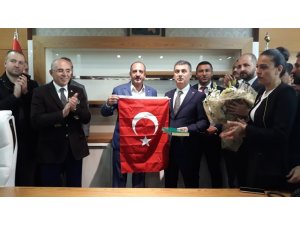 Şimşek Mazbatasını alarak başkanlık makamını devraldı