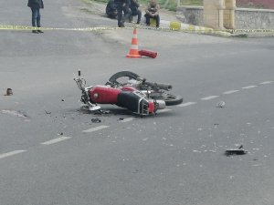 Niğde’de otomobil ile motosiklet çarpıştı: 1 ölü, 2 yaralı