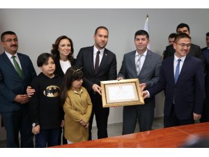 Niğde Belediye Başkanı Emrah Özdemir görevine başladı