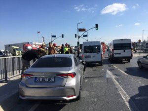 Tem bağlantı yolunda trafiği kilitleyen kaza