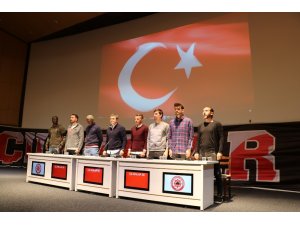 Sivassporlu futbolcular öğrencilerle buluştu