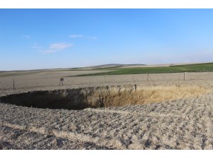 Konya'da 30 metre çapında obruk oluştu