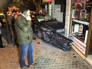 "U dönüşü" yaparken, otomobil çarptı
