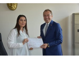 Başkan Savaş, mazbatasını alıp göreve başladı