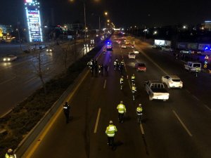 Başkent’te yolun karşısına geçmek isteyen kişiye araba çarptı: 1 ölü, 1 yaralı