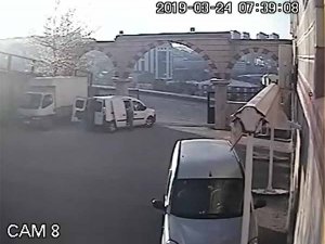 Gaziosmanpaşa’da bir kamyon tekstil malzemesini taksit taksit çaldılar