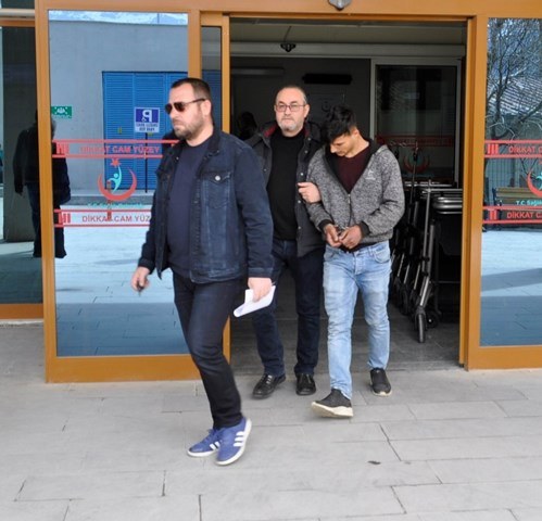 Çaldıkları motosikleti satmak isterken yakalandılar