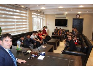 Kaymakam Kaya minik güreşçileri ödüllendirdi
