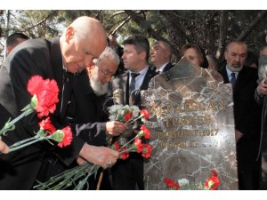 Onbinlerce seveni Başbuğu kabri başında andı