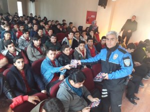Öğrenciler ’güvenli internet’ konusunda bilgilendirildi