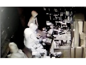 Kocaeli’de iş yerine dadanan suç makinesi 4 hırsız güvenlik kameralarına yakalandı