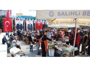 Salihli’de Türkeş anısına lokma döküldü