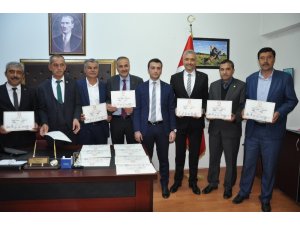 Başkanlar mazbatasını aldı