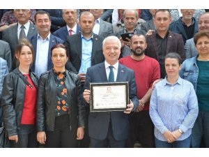 Saruhanlı’nın yeni Başkanı Zeki Bilgin Mazbatasını aldı