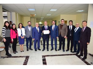 Osmaniye Belediye Başkanı Kadir Kara mazbatasını aldı