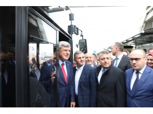 Görevi devreden başkan eve otobüsle gitti