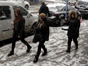 Ardahan'da nisanda kar yağdı