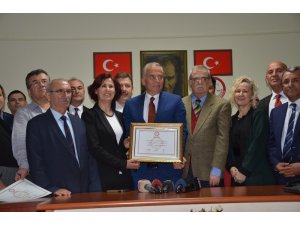 Başkan Zolan mazbatasını aldı
