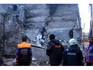 Siirt’te metruk binada göçük