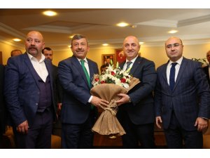 Mazbatayı alan Başkan Bıyık göreve başladı