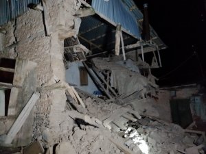 Deprem Doğanbağı köyünde 5 eve hasar verdi