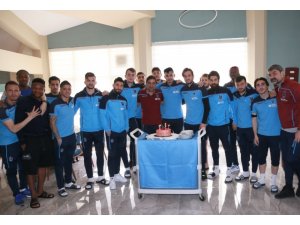 Uğurcan Çakır’a, Antalyaspor maçı öncesi doğum günü sürprizi