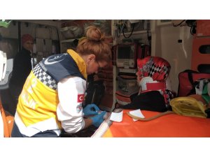 Kamyonet ile otomobilin çarpıştı: 2 yaralı
