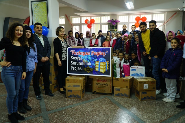 Üniversite öğrencilerinin kitap bağışı