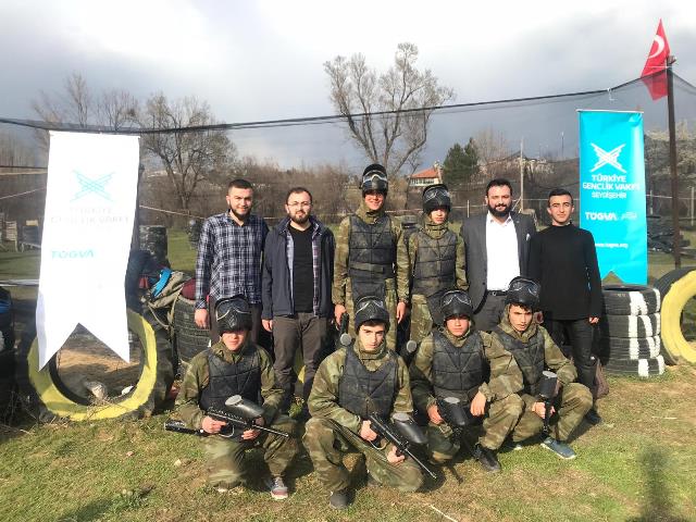 Seydişehir'de liseliler paintball turnuvasında yarışıyor