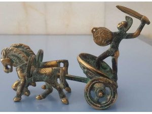 Otomobil bagajında Roma dönemine ait heykel bulundu