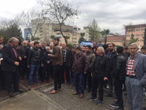 Bağımsız aday Buz taraftarları adliye önünde toplandı