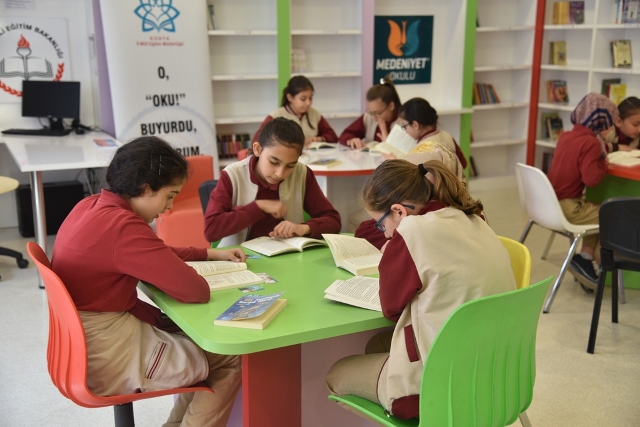 Öğrenciler yazarla buluştu