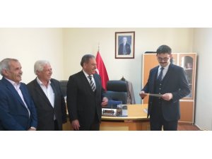 Gündoğmuş Belediye Başkanı Özeren mazbatasını aldı
