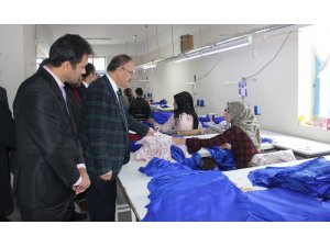 Köyün gençleri ve öğrenciler okul projesiyle kazanıyor