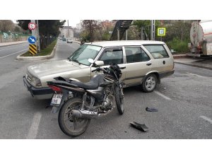 Motosiklet otomobil ile çarpıştı: 1 yaralı