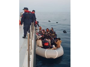 Kuşadası Körfezi’nde 2 ayrı operasyonda 36’sı çocuk 85 kaçak göçmen yakalandı