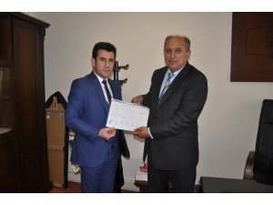 Sumbas ve Mehmetli belediye başkanları mazbatalarını alıp göreve başladılar