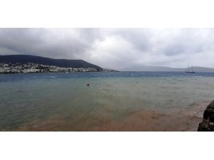 Bodrum’da denizin rengi değişti