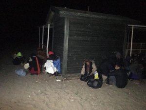 Ayvalık’ta 17 mülteci yakalandı