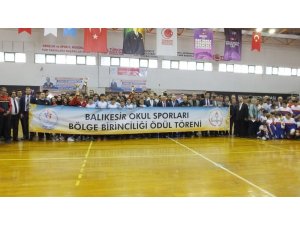 Burhaniye’de Okul Sporları Körfez Bölge Birinciliği ödül töreni yapıldı