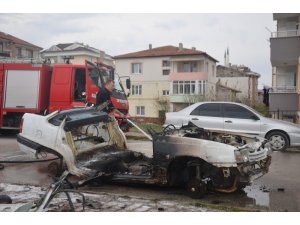 Hurdacılar aracı parçalarken yangın çıktı