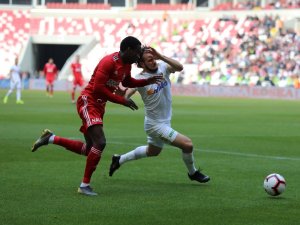 Spor Toto Süper Lig: Demir Grup Sivasspor: 0 - İstikbal Mobilya Kayserispor: 3 (İlk yarı)