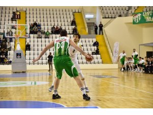 Manisa BBSK kendi evinde şampiyon Bursaspor’a yenildi