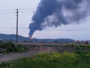Foça’da geri dönüşüm depolama alanında yangın
