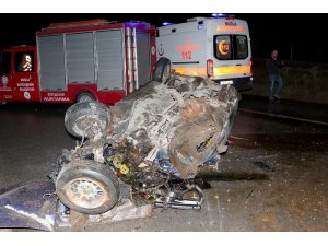 Hurdaya dönen otomobilden yaralı olarak kurtuldular