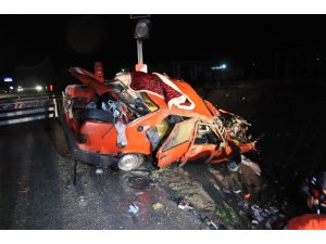 Sandıklı’da trafik kazası üç kişi ağır yaralandı