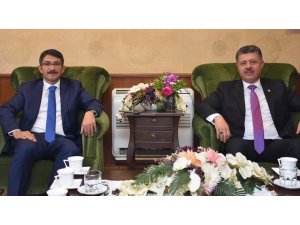 Başkan Çelik tebrikleri kabul ediyor