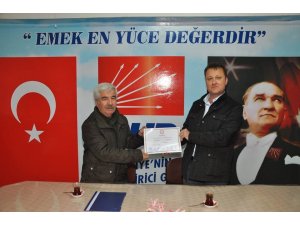 CHP’li Aksoy Menemen’de mazbatasını aldı