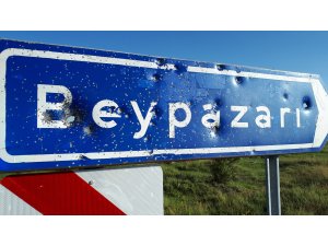 Beypazarı'nda tahrip edilen trafik levhaları yenileniyor